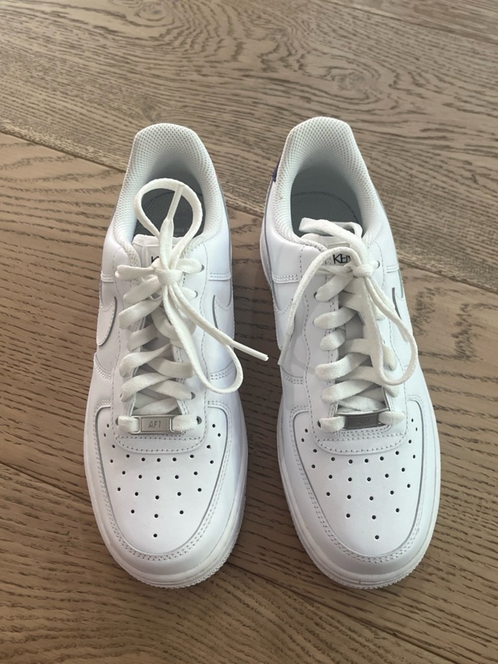 brand new 7.5 NIKES Air Maxes